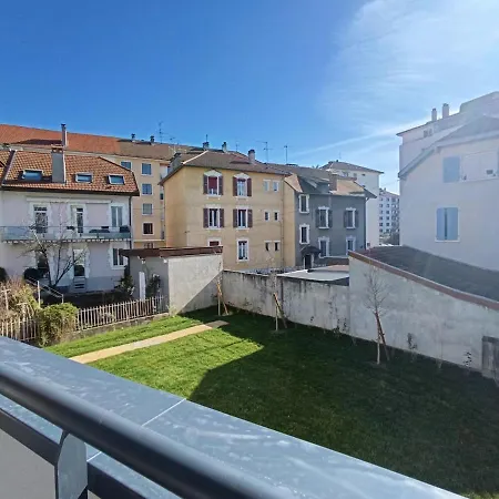 Annecity, Grand A 2 Pas Du Centre D'annecy Apartmán *